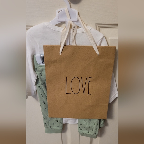 Rae Dunn BABY  3 piece outfit set “SPREAD JOY” 6-9 month NEW - Picture 3 of 4